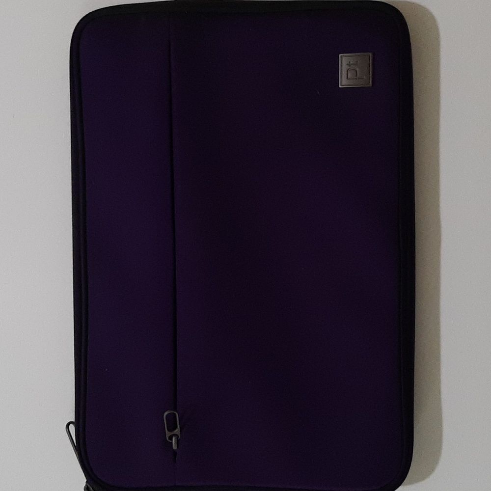 Tablet case, padded. Excellent condition.